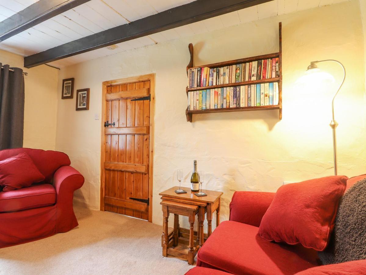 Panteg, Holiday home *